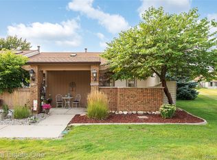 25111 Hamilton Ct Unit 6, South Lyon, MI 48178