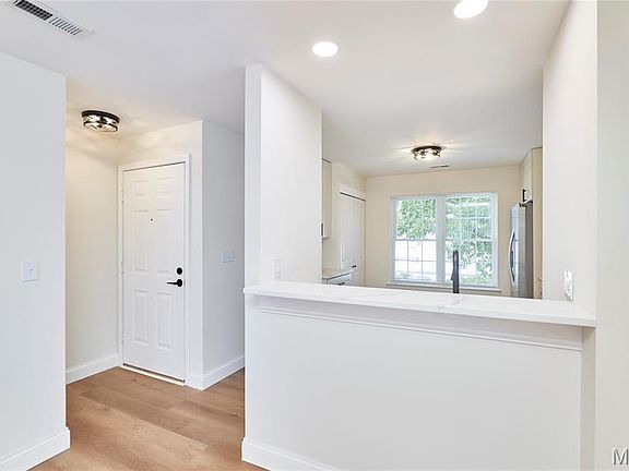 4th image of 214 Sugar Lake Dr Unit 5