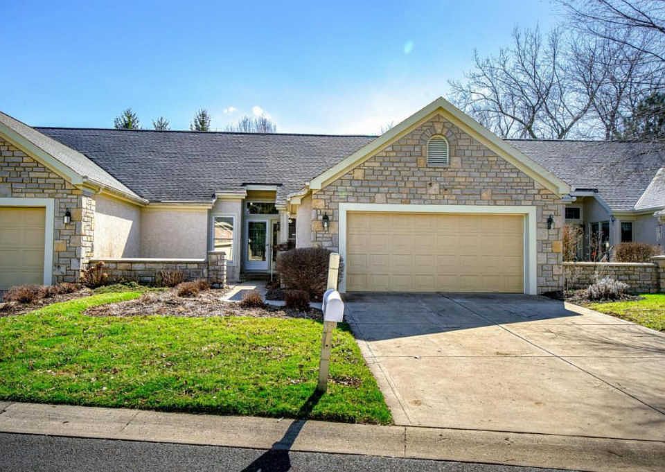1st image of 2517 E Vi Lilly Cres