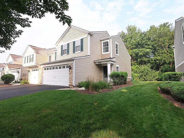 2607 Oak Tree Ln #2607 — Photo 2