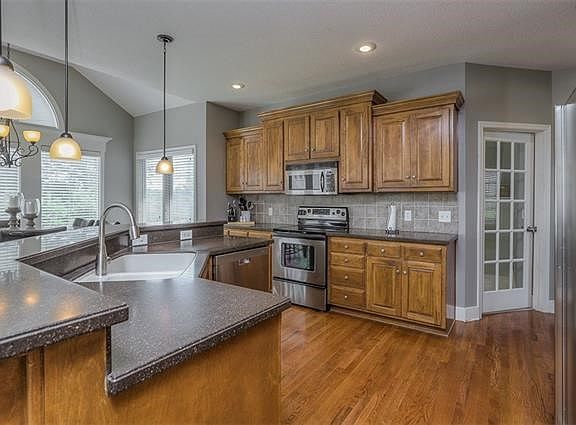 3rd image of 6921 Meadowlark Ln