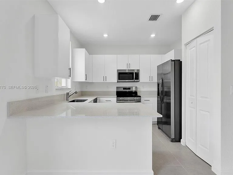 11925 NW 46th St — Photo 6