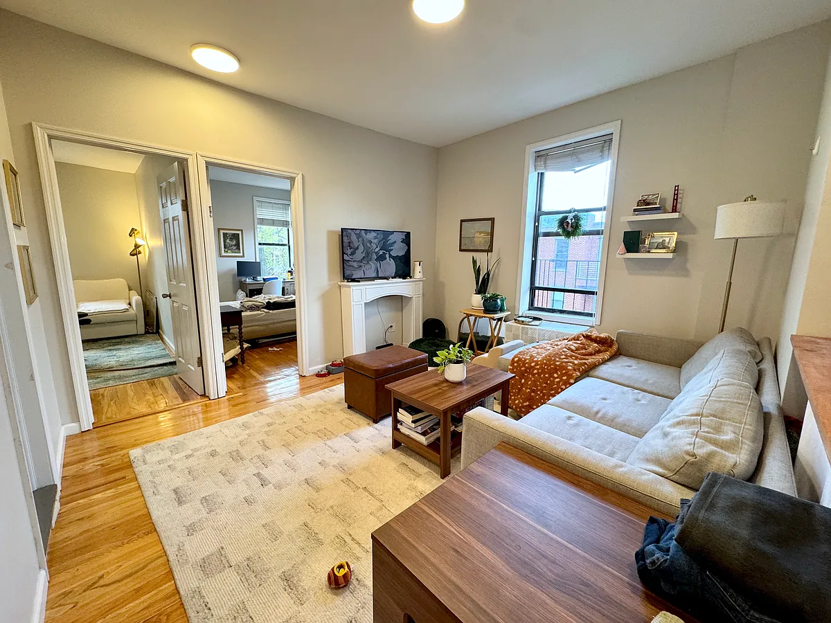 Building Photo - 463 10th St #3R