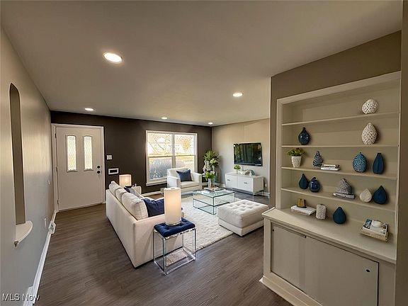 3rd image of 13608 Royal Blvd