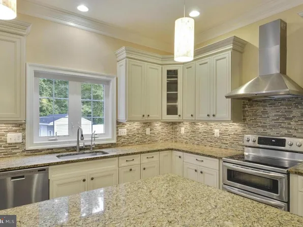 6403 Earlham Dr, Bethesda, MD 20817