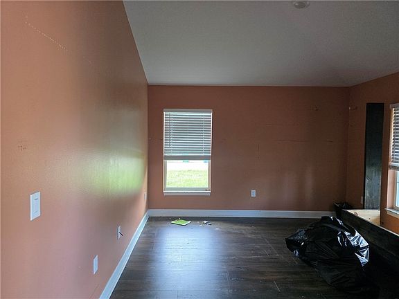 5th image of 989 Bermuda Ave