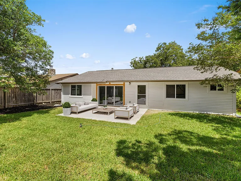 1111 Spearson Ln — Photo 36
