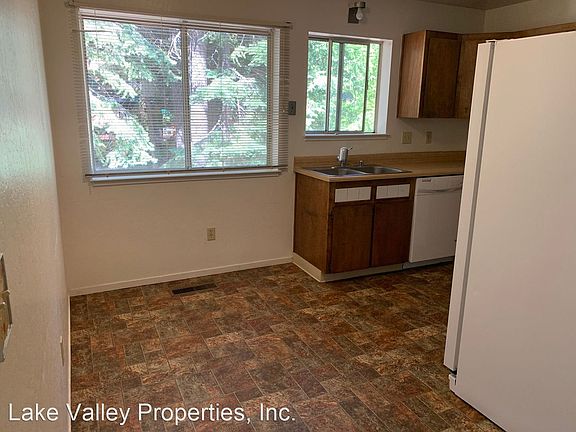 5th image of 707 Taylor Way