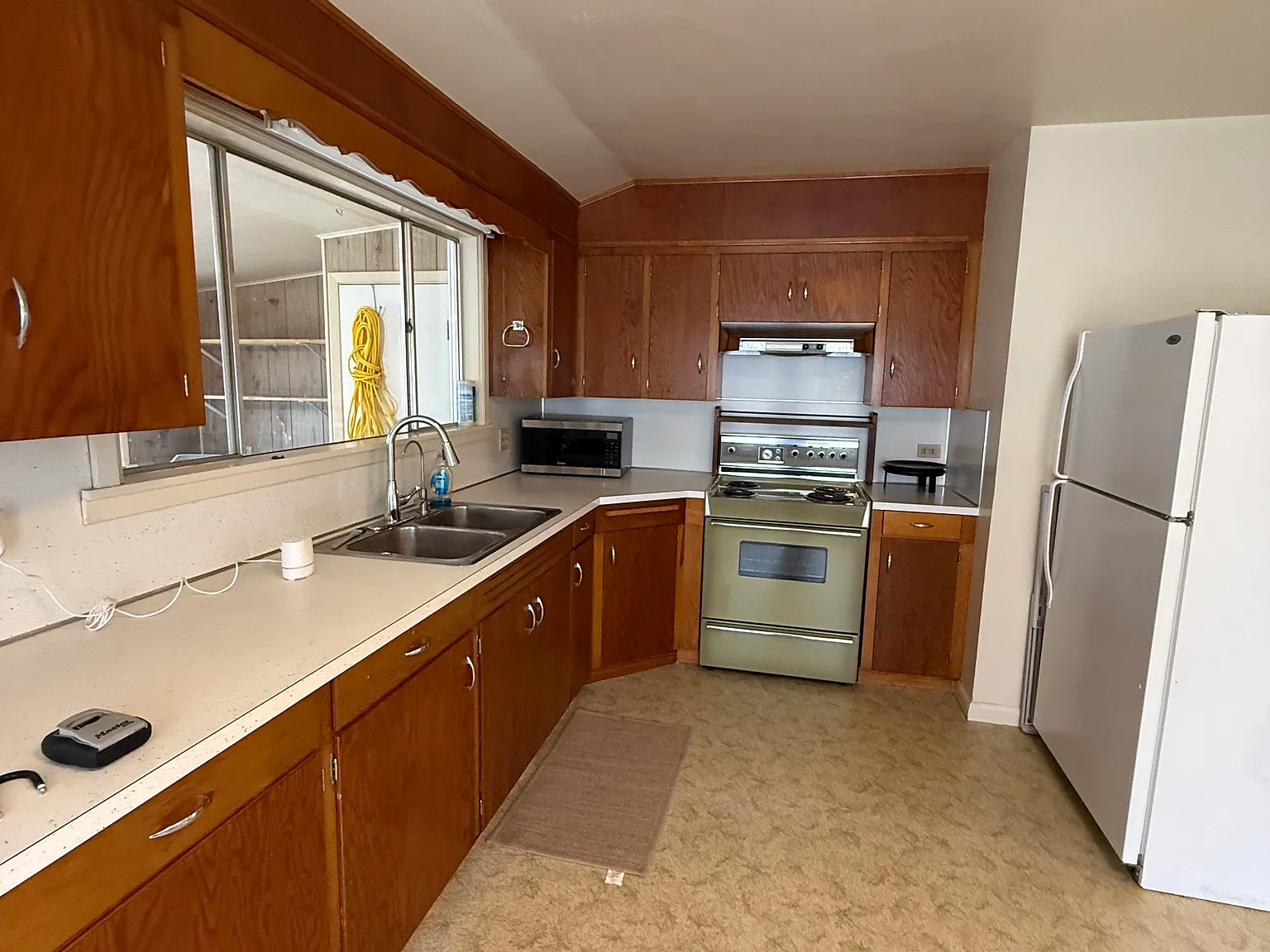 3 bed, 985 sqft, $1,650 — Photo 3