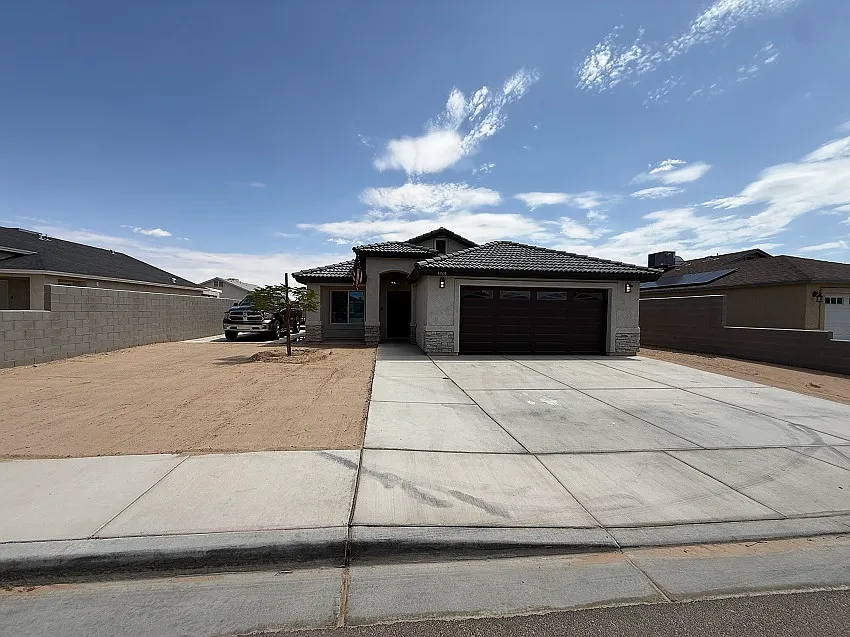 3 bed, $1,695 — Photo 2
