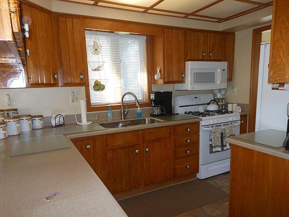 2nd image of 407 W Oak St