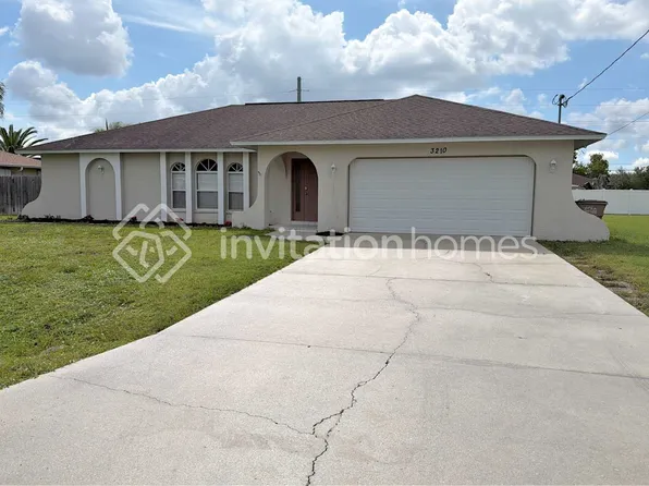 3210 SE Santa Barbara Pl, Cape Coral, FL 33904