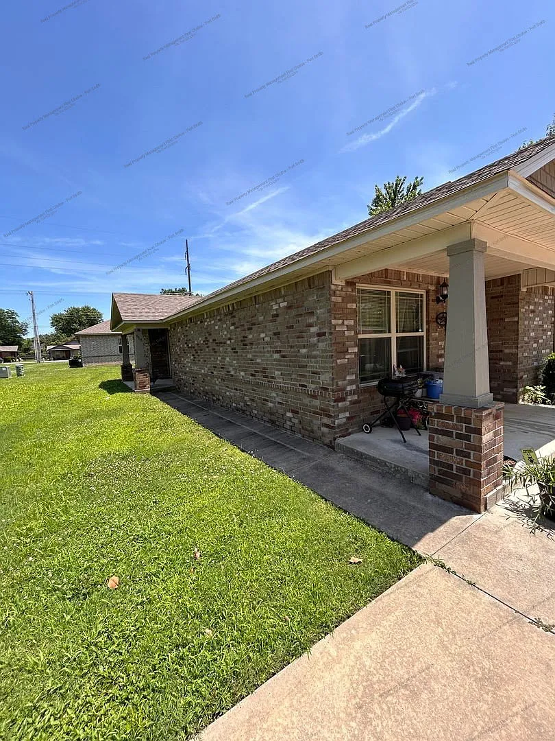 2 bed, 2.0 bath, 927 sqft, $1,000 — Photo 2