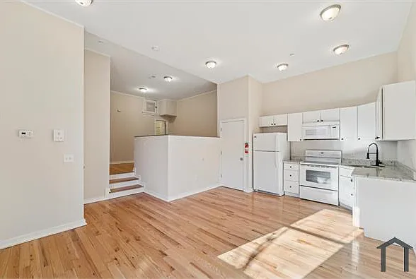 3 bed, 1000 sqft, $1,800 — Photo 3