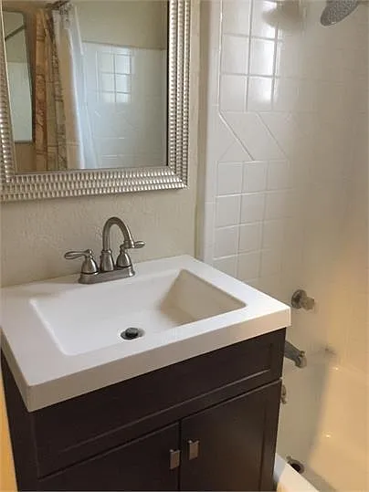 228 Stewart Street Apts — Photo 3