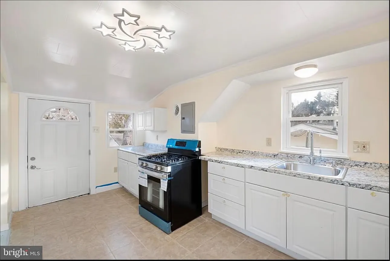 2 bed, 1500 sqft, $875 — Photo 2