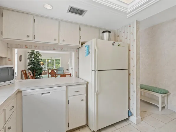315 Saint Andrews Blvd APT D31, Naples, FL 34113