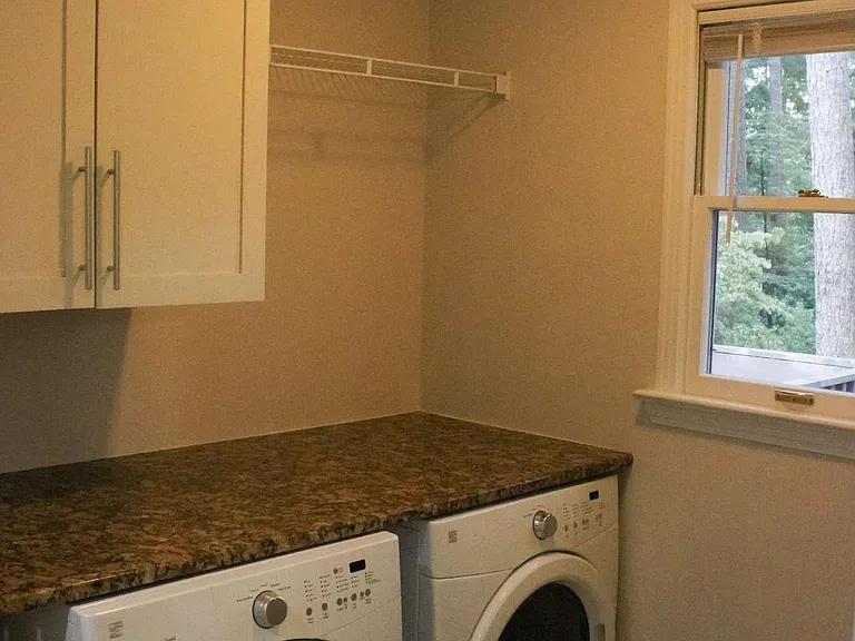 722 Chelsea Dr — Photo 8
