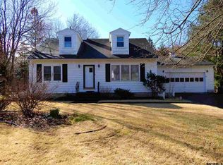 2 Bennett Rd, Troy, NY 12182