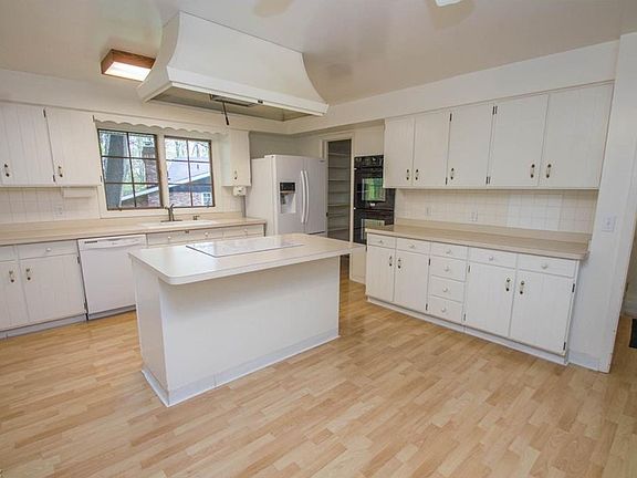 5th image of 4875 Canterbury Ln