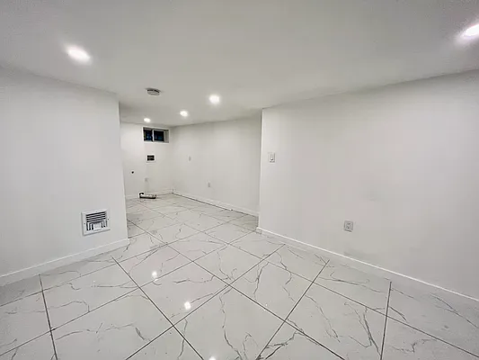 Sold by MQ Realty LLC | media 8