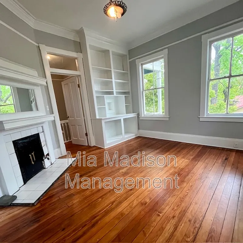 Building Photo - 123 E 40th St