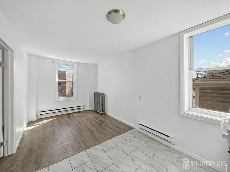 534 Roosevelt Ave #2 — Photo 4