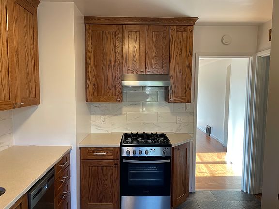 5th image of 100 Glenview Dr