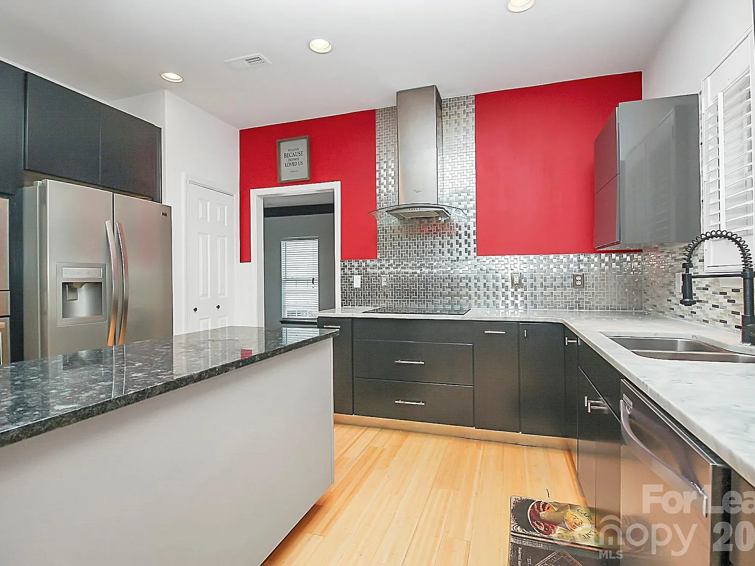 4 bed, 2.5 bath, 3060 sqft, $2,800 — Photo 2