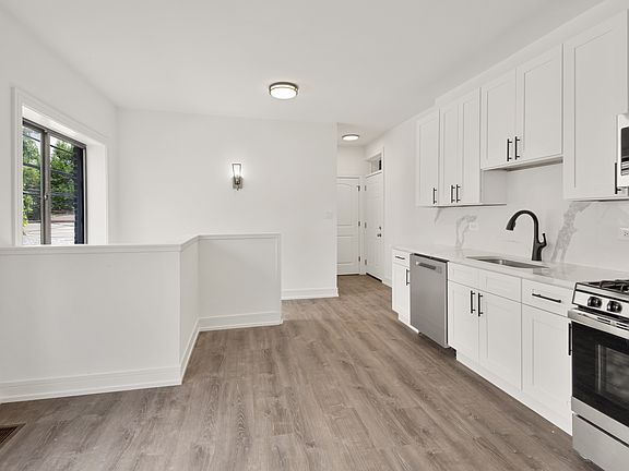 3rd image of 3058 W Cortland St #1