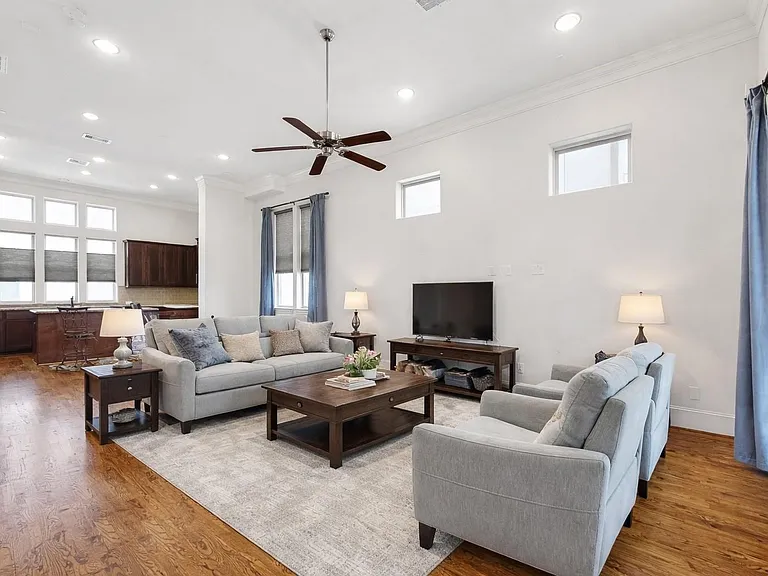 705 Delano St — Photo 24