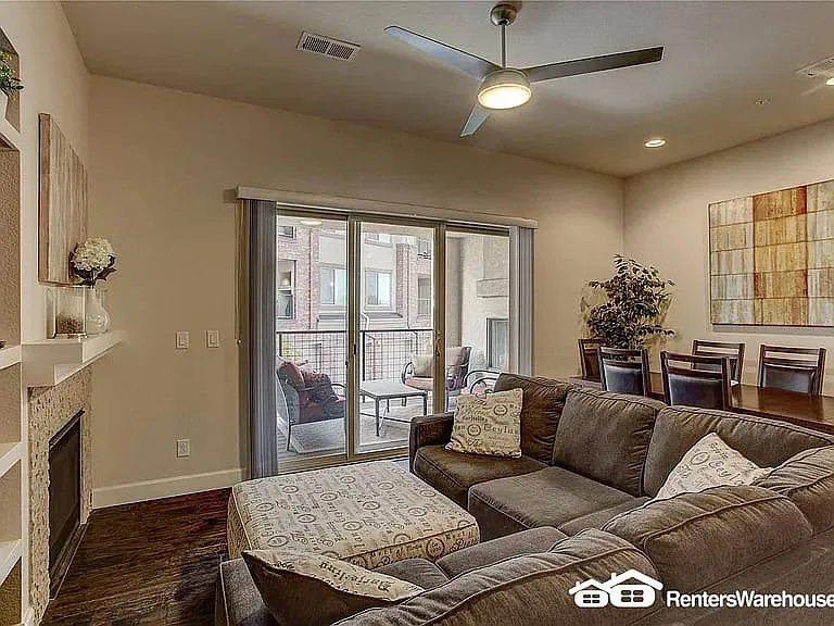 2 bed, 1105 sqft, $2,095 — Photo 2