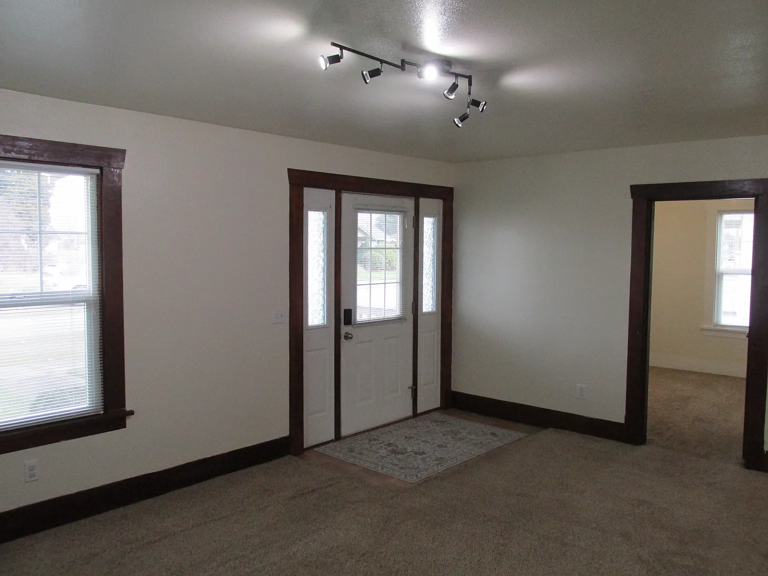 2 bed, 1.5 bath, 1288 sqft, $2,350 — Photo 3