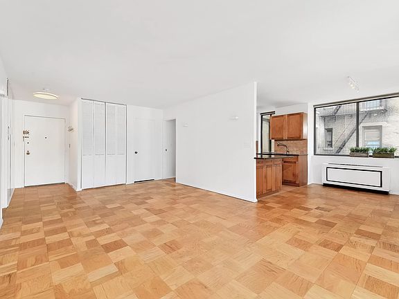 5th image of 275 W 96th St APT 6D
