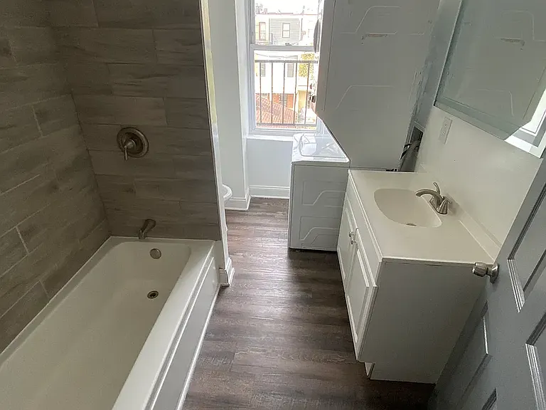 731 Reservoir St #3 — Photo 5