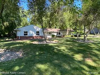 144 W Maryknoll Rd — Photo 2
