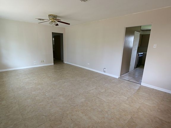 3rd image of 204 Rosewood Dr