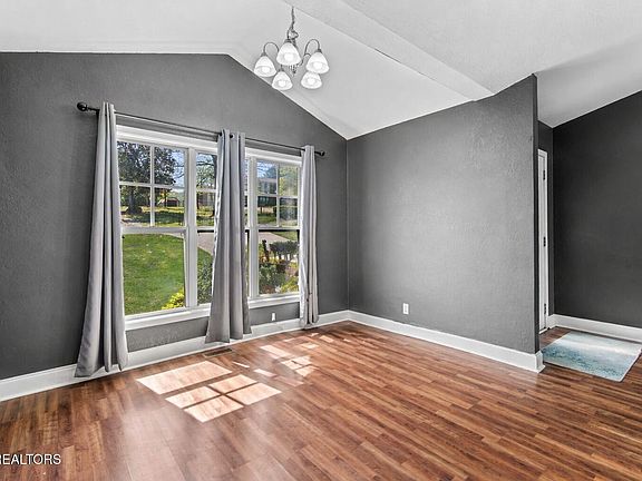 3rd image of 172 Mountain View Rd