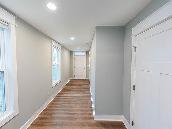 3rd image of 8003 S Sagemore Dr #8B