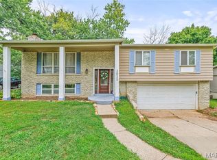2825 Gettysburg Estates Dr, Saint Louis, MO 63129