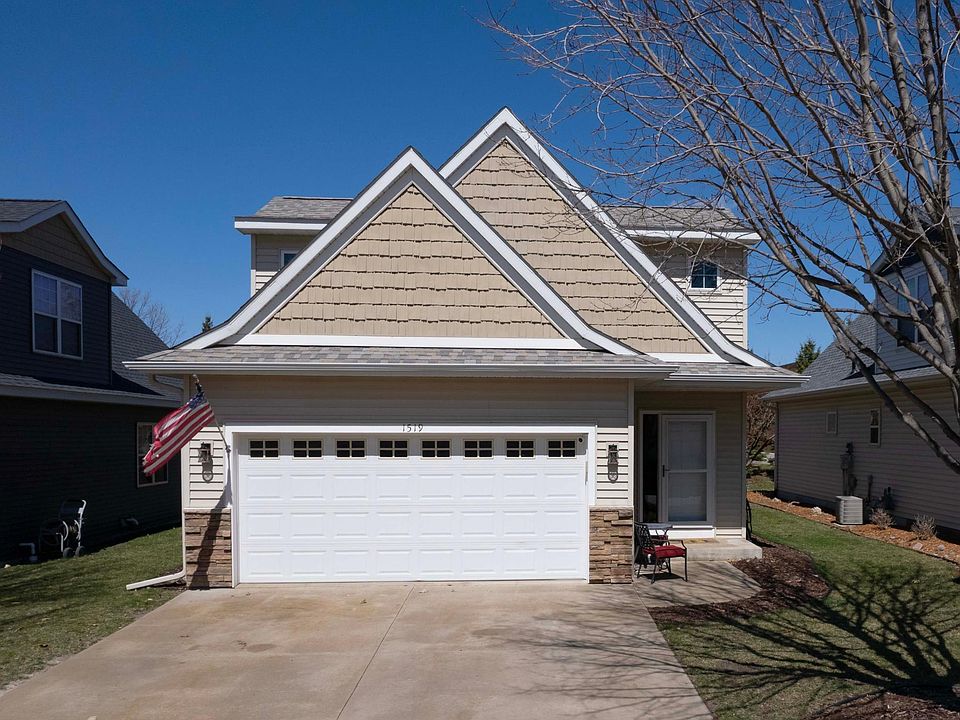 1st image of 1519 Praha St SE