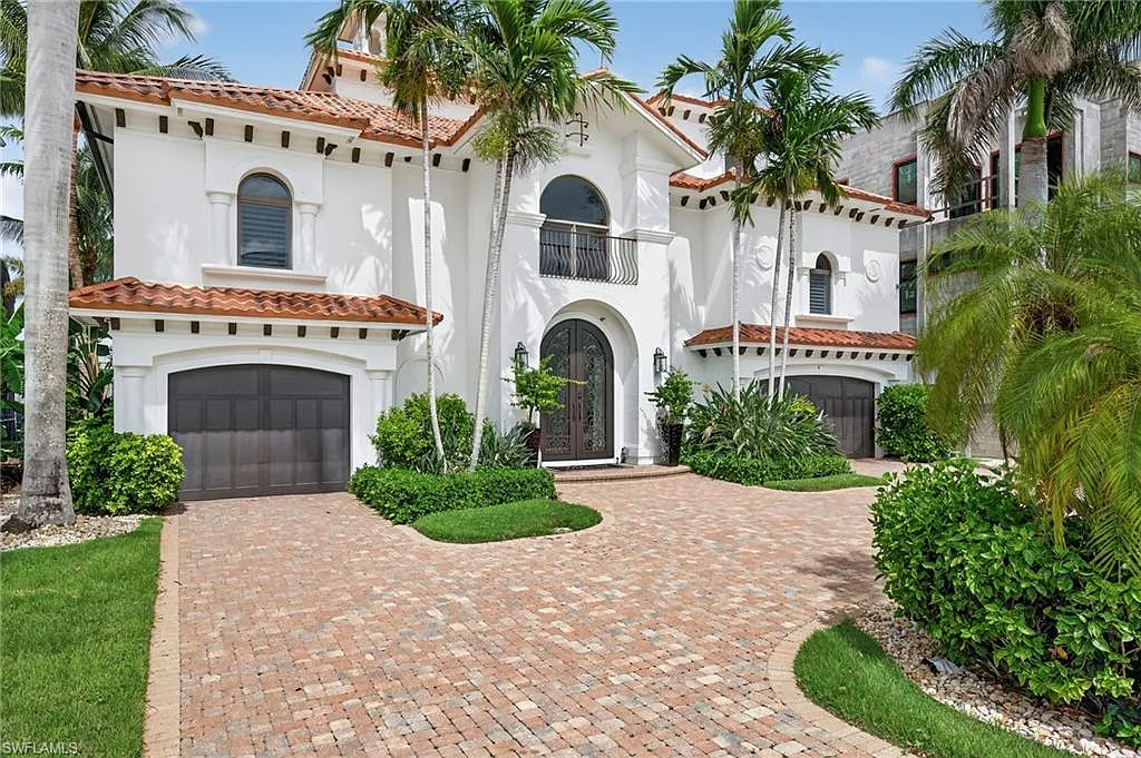 5 bed, 4.5 bath, 4815 sqft, $30,000 — Photo 1