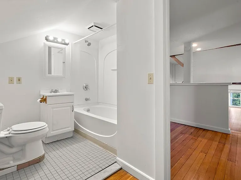 22 Winthrop St #5 — Photo 11