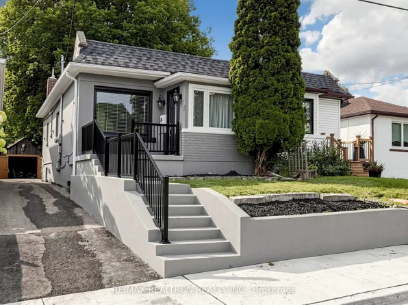 8 Villa Rd, Toronto, ON M8W 1M5