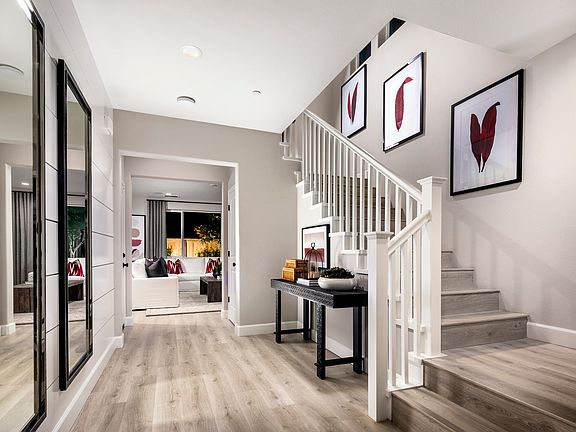 Large Entry with ample room for furniture and gallery