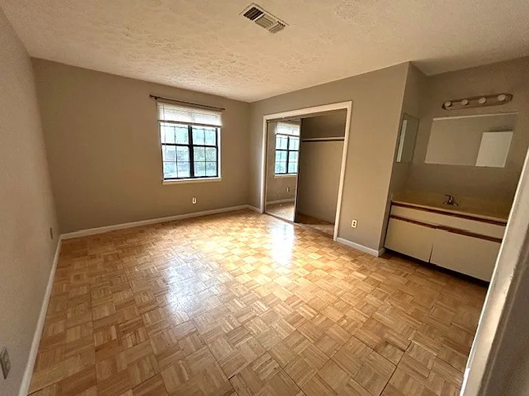 5163 Hunters Point Ln — Photo 5