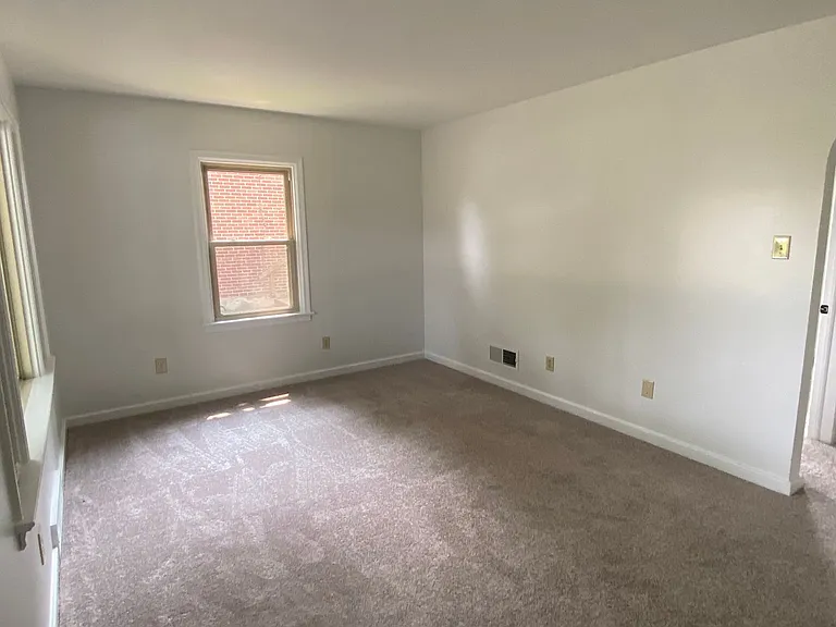 302 Pinehurst Rd — Photo 2