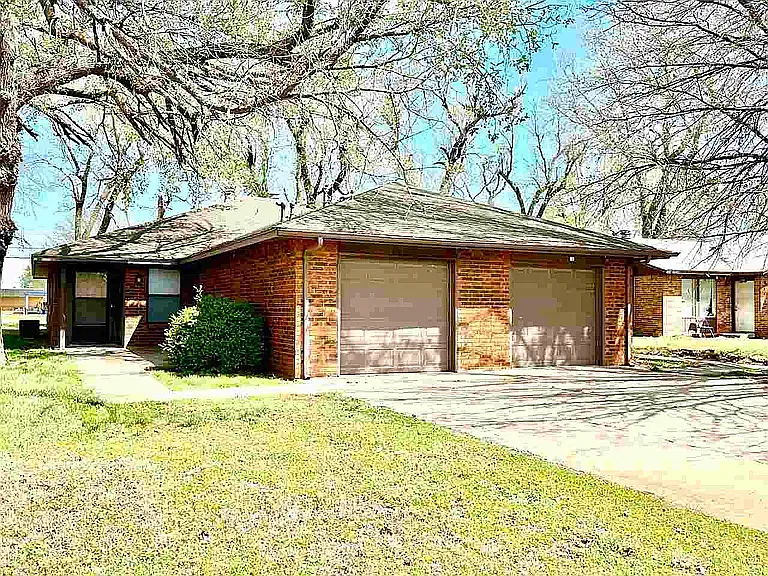 2 bed, 1.5 bath, 1000 sqft, $850 — Photo 1