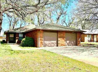 105 Lansbrook Rd, Ponca City, OK 74601