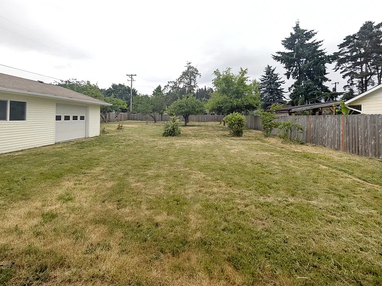 1117 NW Oak Ave — Photo 7